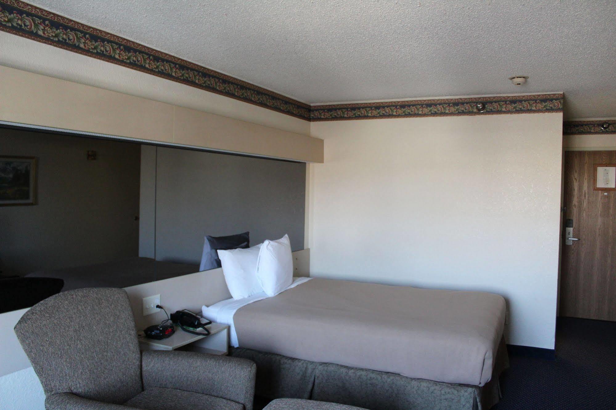 Travelodge By Wyndham Fort Scott Extérieur photo
